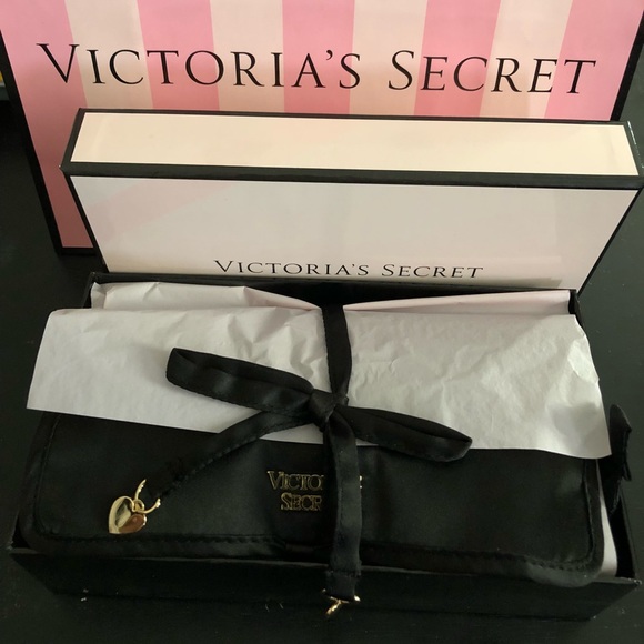 Victoria’s Secret Exclusive Jewelry Bag - Picture 3 of 8